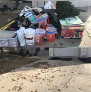 Before and after photos showing a driveway cleared of a large pile of junk by richartehelps in Scottsdale, AZ.
