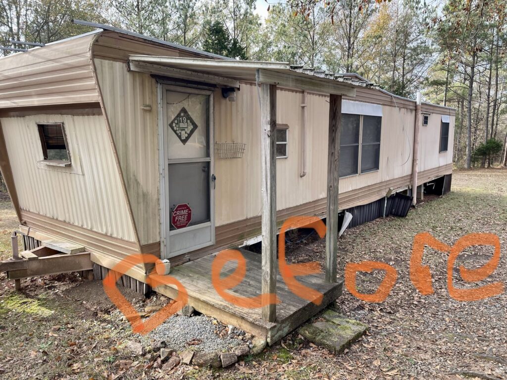 A dilapidated mobile home before demolition or major junk removal by Jr's Mini Roll Off LLC in Byron, GA.
