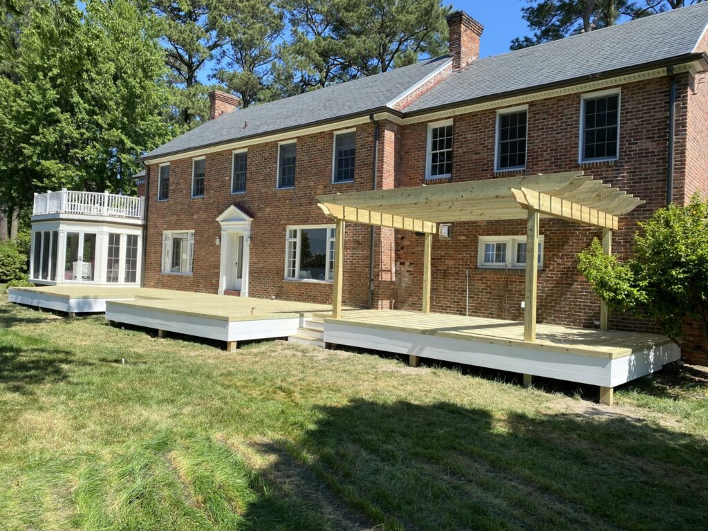 A newly installed fence combining chicken wire and wood, completed by Dutch Deck and Fence in Norfolk, VA.