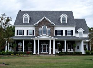 A classic style home with a newly installed roof and updated exterior by Eagle Exteriors in Cumberland, RI.