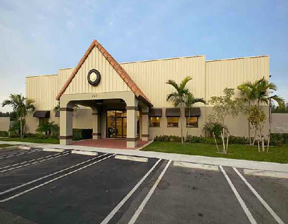 A newly completed commercial building with a parking lot, a project by Walker Design & Construction Co. in Boca Raton, FL.