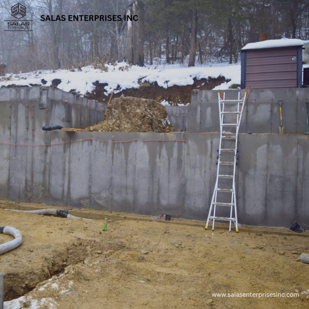 Concrete foundation wall under construction at a job site by Salas Enterprises, Inc in Elgin, IL.