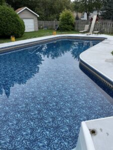 A newly installed liner in a curved swimming pool, filled with water by Heatwave Pools LLC in Flint, MI.