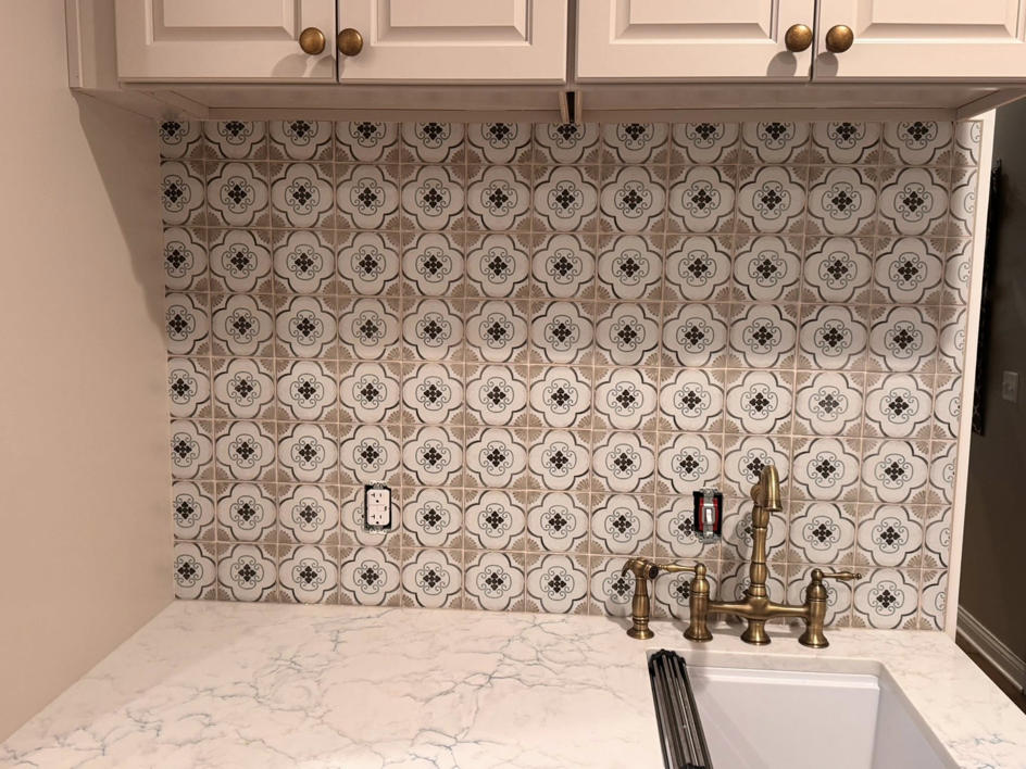 A close-up of a decorative patterned tile kitchen backsplash installed by Extra Mile Tile in Cincinnati, OH.