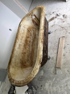 A dirty, rusty clawfoot tub before professional refinishing by Immaculate Refinishing in Arlington, TX.