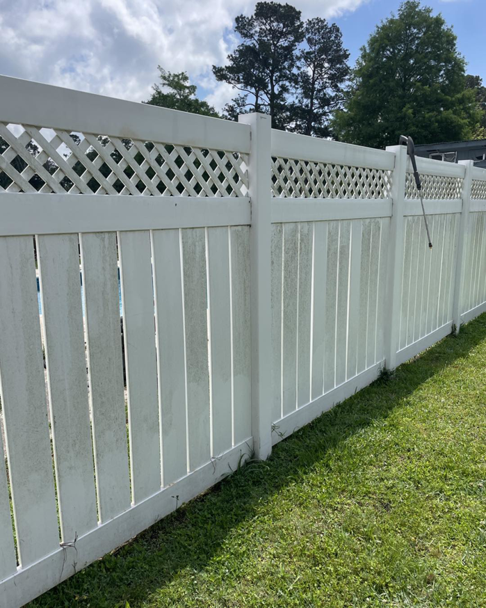 A dirty white vinyl fence before pressure washing by Comeaux Home Services in Baton Rouge, LA.