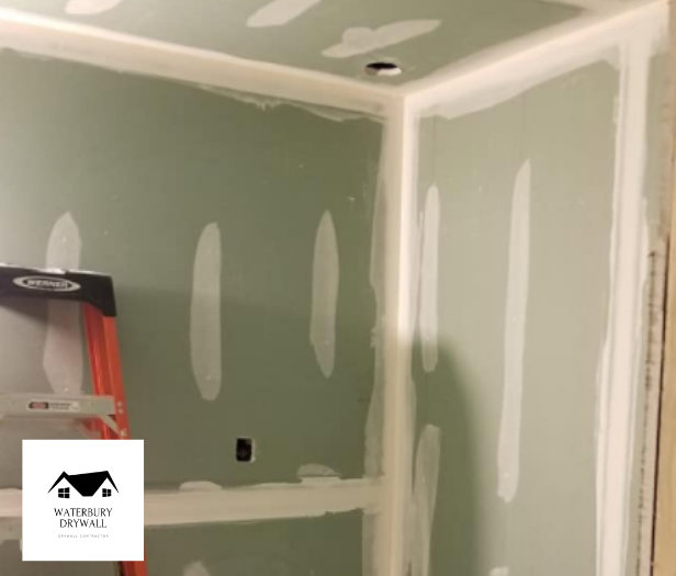 A room corner with newly mudded and finished drywall, showcasing work by Waterbury Drywall in Waterbury, CT.