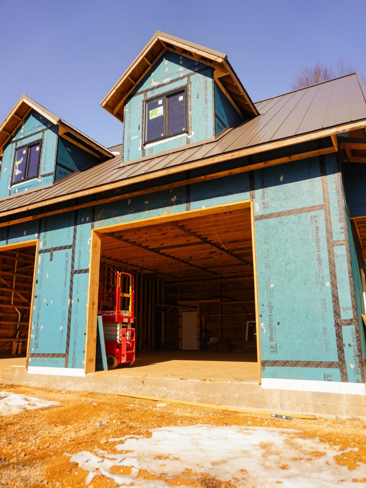 The exterior of a barndominium under construction with weather barrier and roof by Nashville Barndo Builders in Franklin, TN.