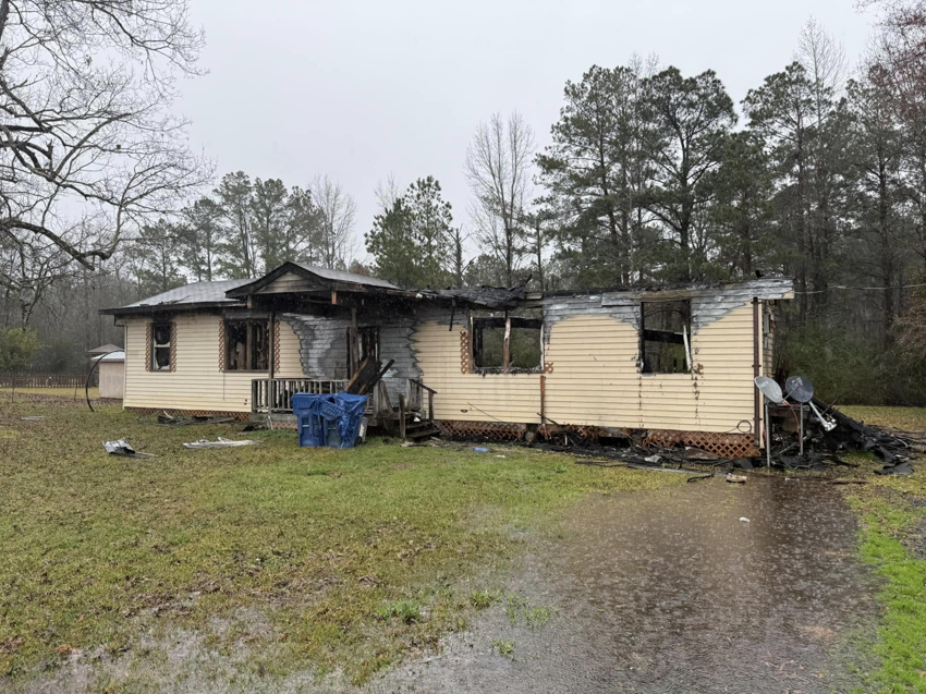 A fire-damaged house needing cleanout and debris removal by Junk Removal Veterans LLC in Deridder, LA.