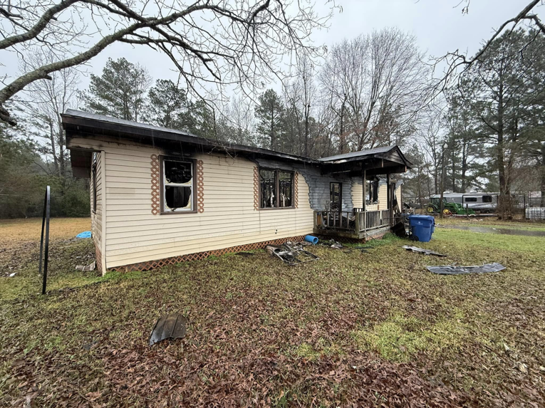 A fire-damaged house with debris requiring cleanout services from Junk Removal Veterans LLC in Deridder, LA.