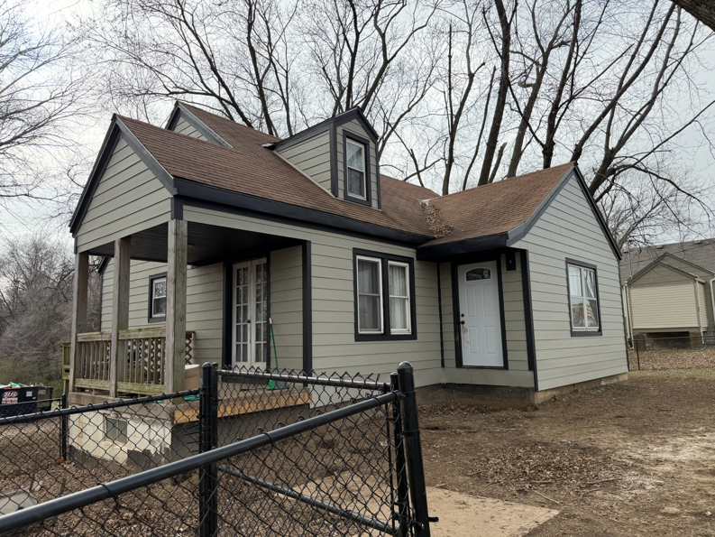 Front exterior of a house showcasing new siding and windows by Kansas City Siding and Windows in Kansas City, MO.