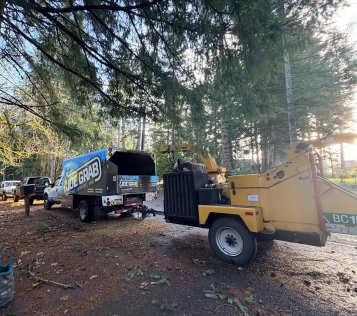 Joe Grab Tree Service truck with a wood chipper ready for a job in Tualatin, OR.