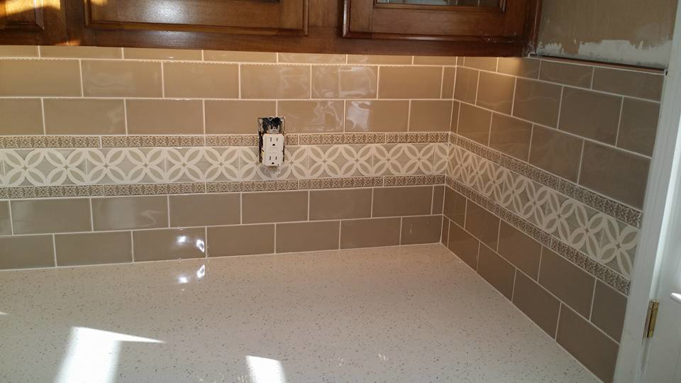 Corner view of a kitchen backsplash with new tile installed by Gudiño's Tile and Natural Stone in Glendale, AZ