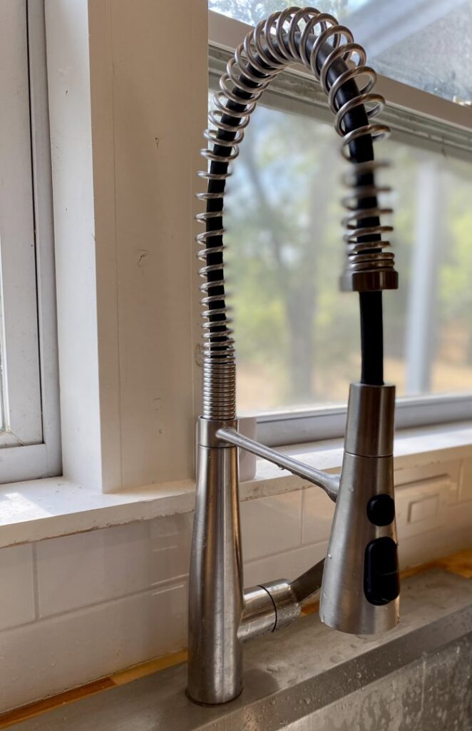 A modern pull-down kitchen faucet installed as part of a kitchen remodel by Elite Handyman & Remodeling in Dallas, TX.