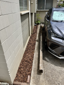 Fresh wood mulch landscaping installed by Trusted Handyman in Honolulu, HI, enhancing the curb appeal of a property.