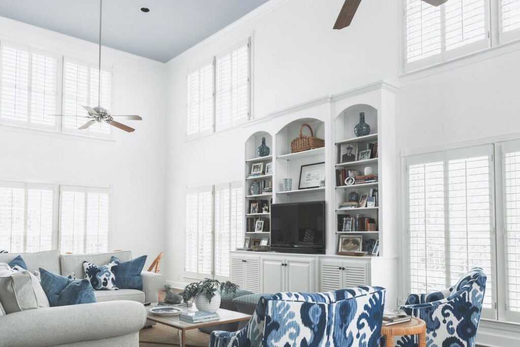 A spacious living room with white walls and built-in shelving, painted by Harpeth Painting, LLC. in Nashville, TN.