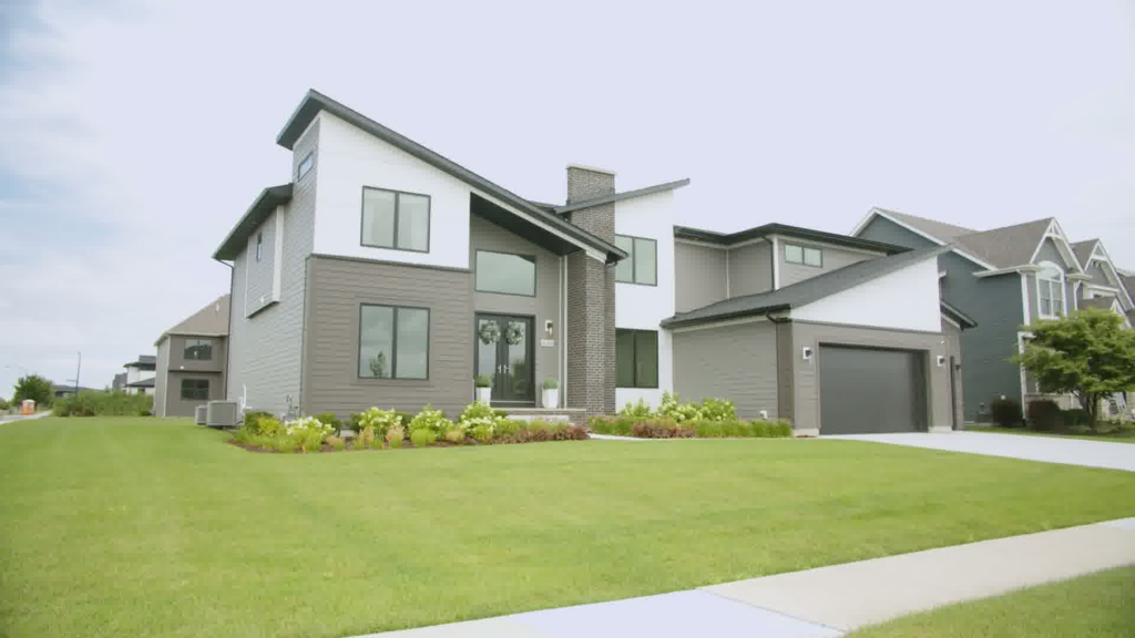 A newly built modern home exterior by Overstreet Builders, Inc. in Naperville, IL.
