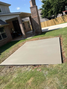 A newly poured concrete patio slab installed in a backyard by Power concrete in Thousand Oaks, CA.