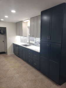A newly renovated kitchen completed by BEST QUALITY CONSTRUCTION COMPANY in Fountain Valley, CA, featuring new cabinets and backsplash.
