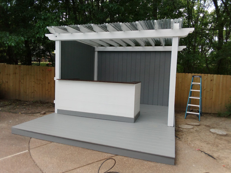 Newly built outdoor bar with a pergola and deck by GM Remodeling Company in Lynnwood, WA, showcasing handyman construction.