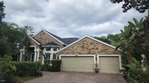 A residential home with a newly completed asphalt shingle roof, a project by Hastings Roofing Service Inc. in Orlando, FL.