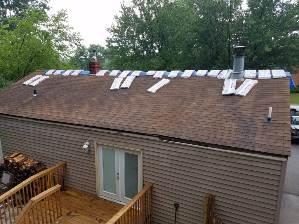 New roof shingles being installed on a house by Rosewalls Handyman & Remodeling in Des Moines, IA.