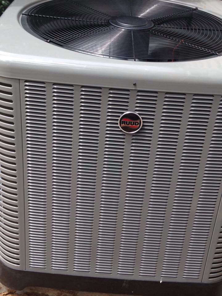 A new Ruud air conditioning unit installed by Frankie's Air-Conditioning in Alexandria, LA.