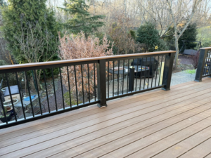 A spacious backyard deck with modern railings, a project by Harris Home Creations in Philadelphia, PA.