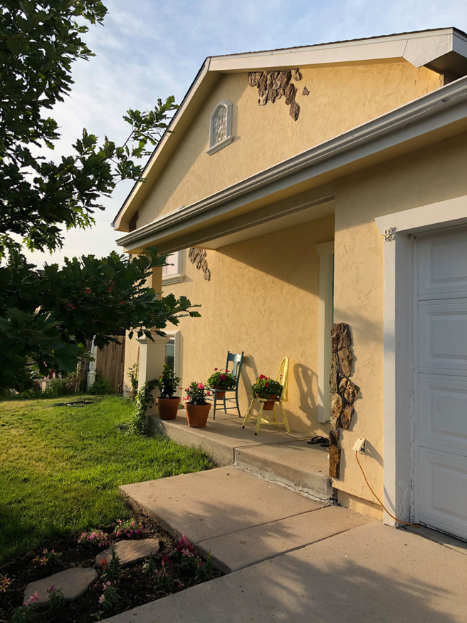 A house showing significant stucco damage, ready for repair by Blue Mountain Stucco Repair in Greeley, CO