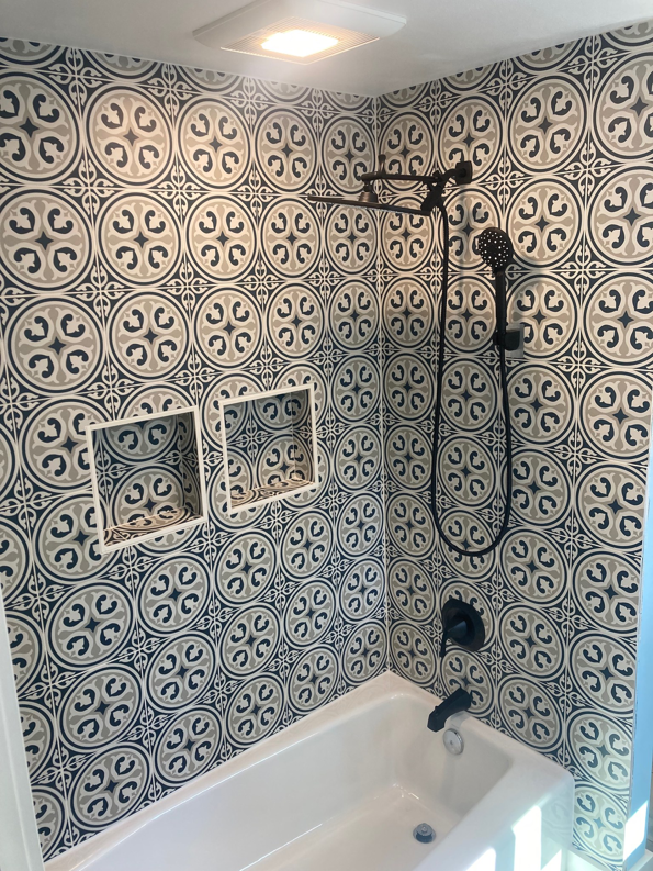 A beautifully tiled shower and tub renovation completed by Davis Home Dynamics in Springfield, OR