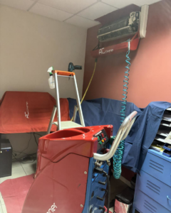 Specialized equipment set up for thorough AC unit cleaning by ACCLEANER NC in Nouméa, New Caledonia.