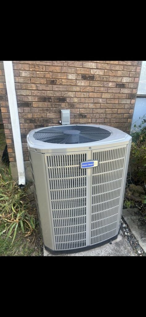 A newly installed American Standard outdoor AC unit by Air Advisors of Louisiana in Shreveport, LA.