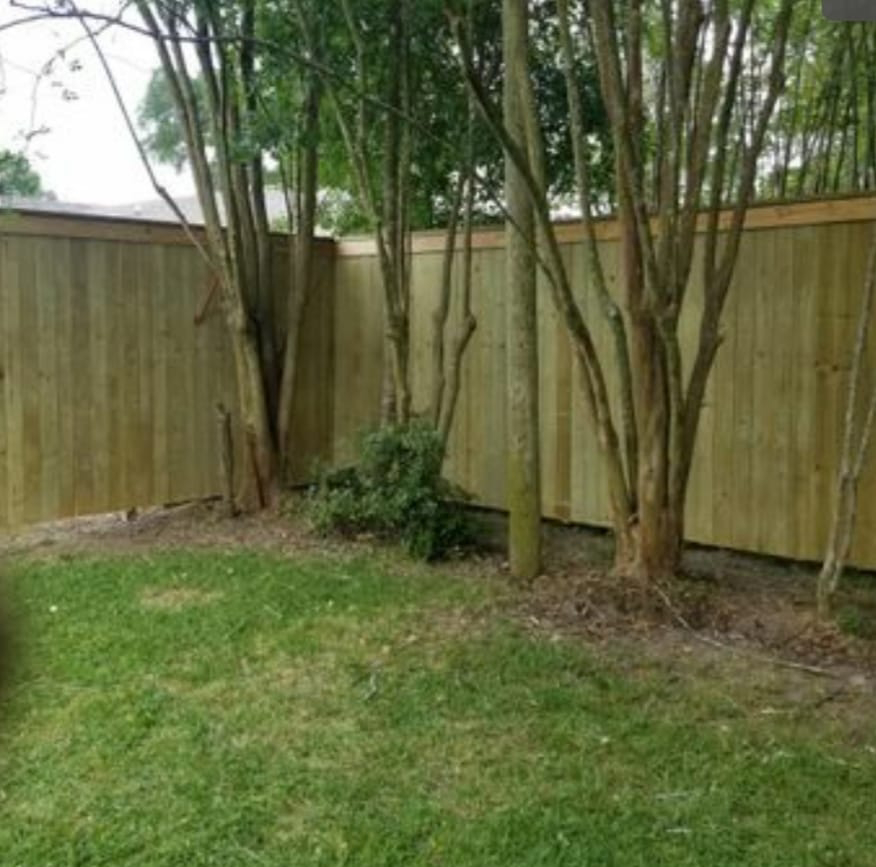 A wooden fence installed in a backyard by Weber Deck & Fence in Baton Rouge, LA.