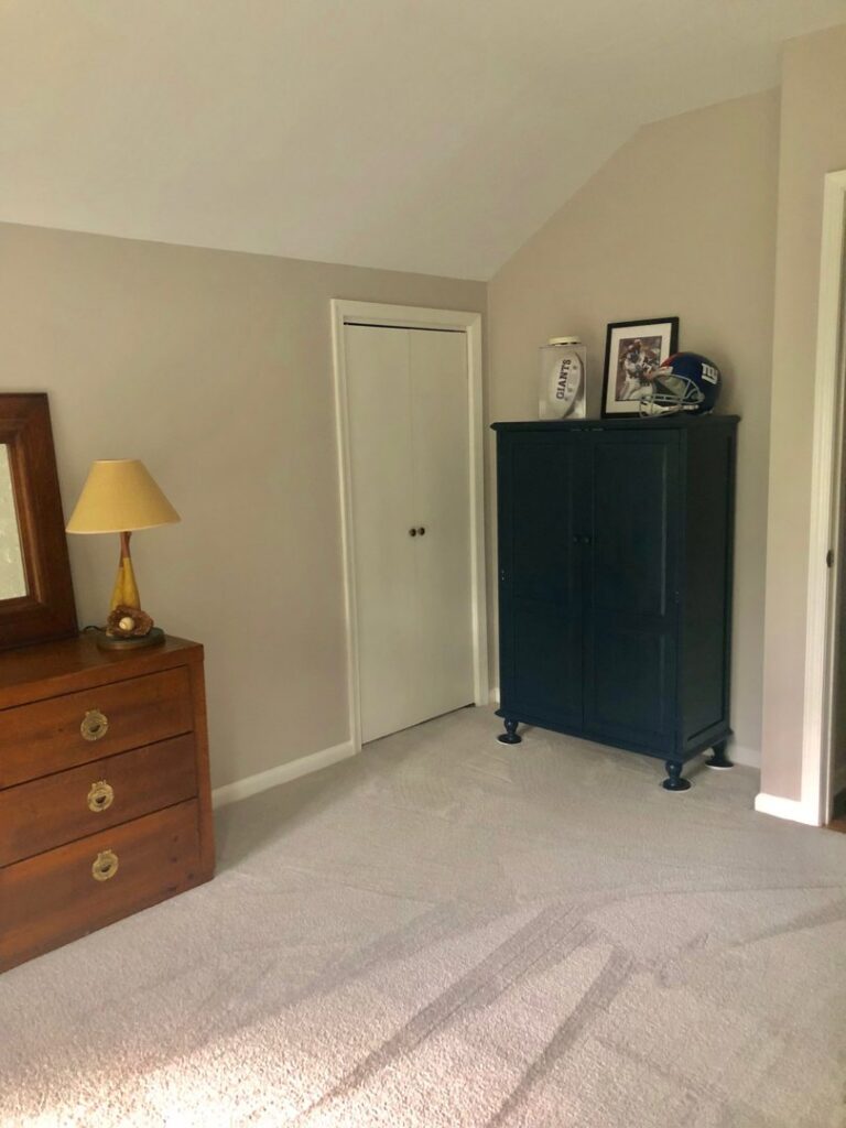 A bedroom with light gray carpet recently installed by Carpet King and Flooring in Myrtle Beach, SC.