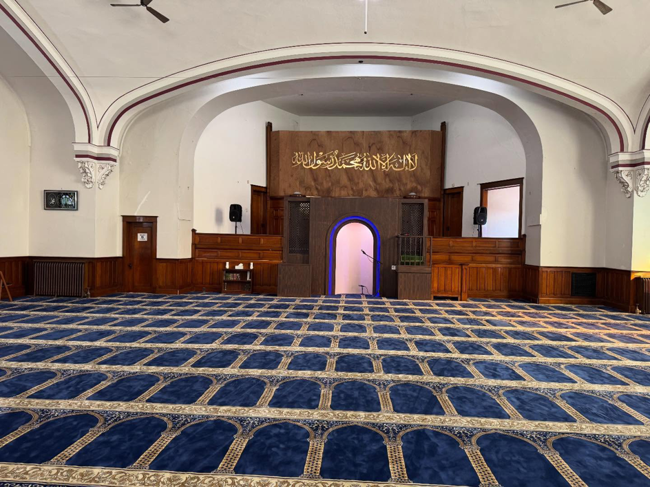 Beautiful blue patterned masjid carpet installed in a prayer hall by Musalla Masjid Carpets in Glendale Heights, IL.