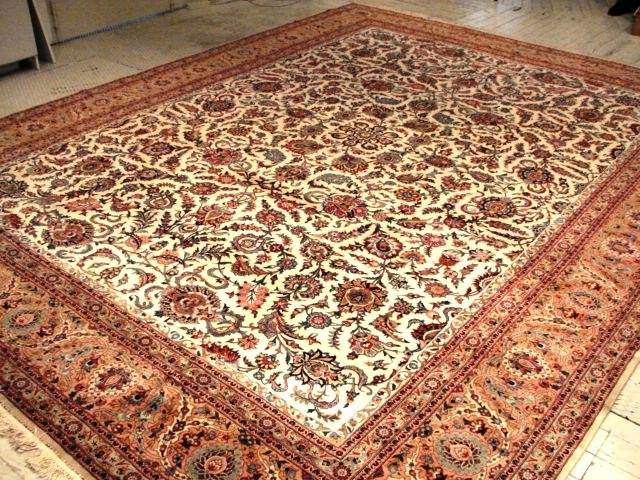 A beautifully clean and ornate area rug, showcasing the quality of work by The Rug Wash in Georgetown, KY.