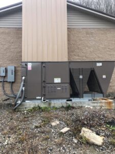 A large commercial HVAC unit installed outside a building by Eastern Air Flow of Kentucky in Richmond, KY.