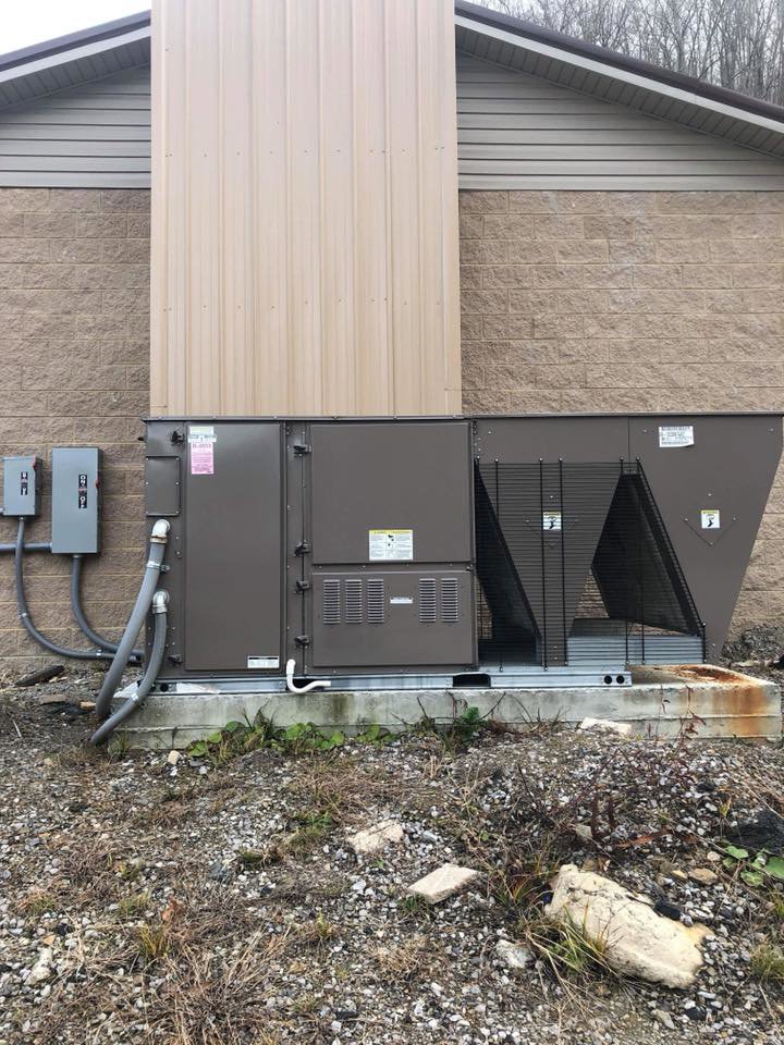 A large commercial HVAC unit installed outside a building by Eastern Air Flow of Kentucky in Richmond, KY.