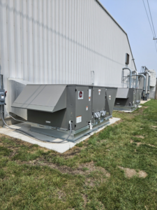 Commercial HVAC units installed outside a building by Advantage Mechanical, Inc. in Appleton, WI.