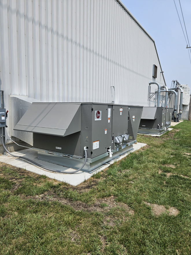 Commercial HVAC units installed outside a building by Advantage Mechanical, Inc. in Appleton, WI.