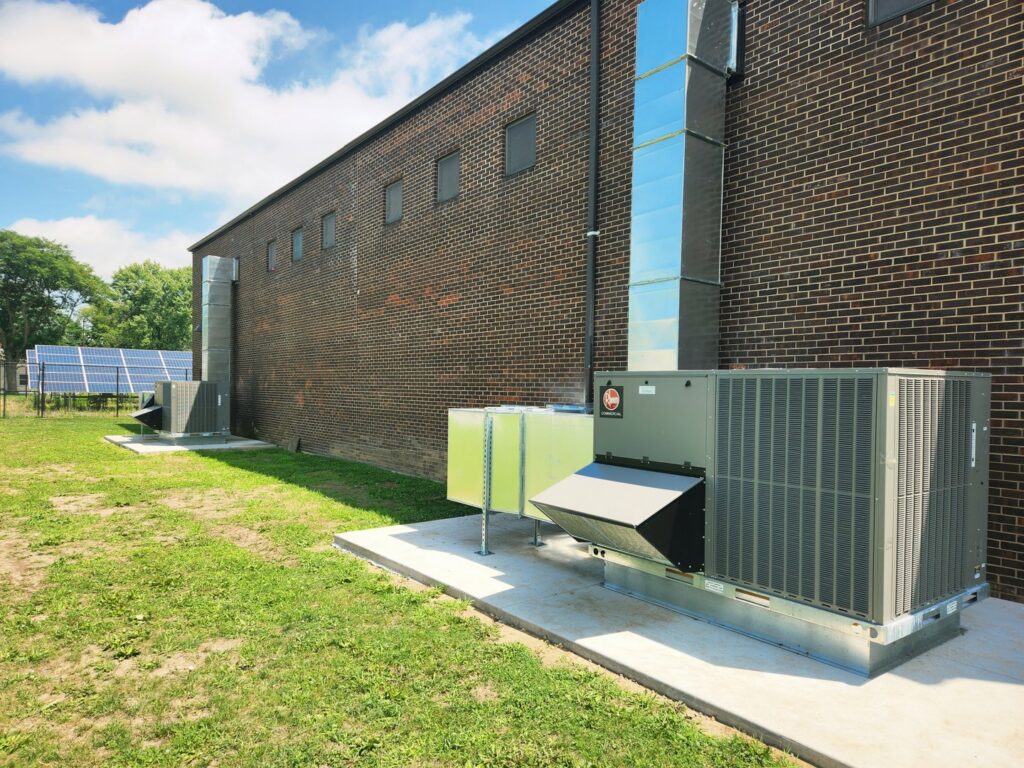 Commercial HVAC units and ductwork installed outside a building by Geostar Mechanical in Rockford, IL.
