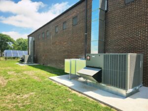 Commercial HVAC units and ductwork installed outside a building by Geostar Mechanical in Rockford, IL.