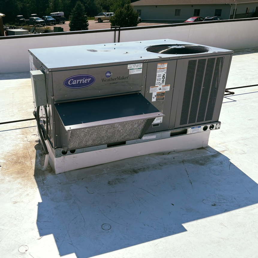 A large commercial rooftop HVAC unit, a Carrier WeatherMaker, installed by One Way Service Pros in Deadwood, SD.