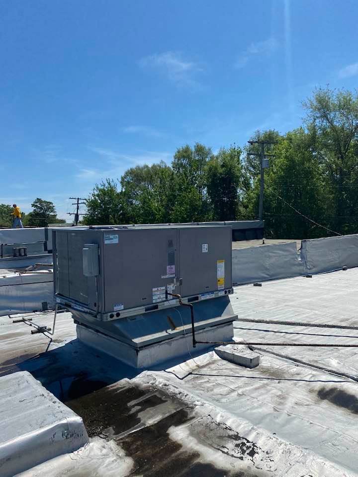 A large commercial rooftop HVAC unit installed by Good Helpers Heating, Cooling & Labor Services LLC in Detroit, MI.
