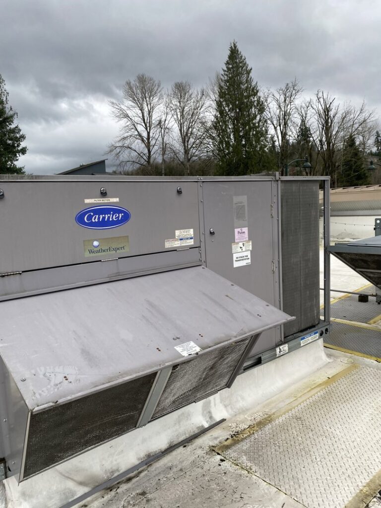 A large commercial rooftop HVAC unit by Carrier WeatherExpert serviced by Heatwave Heating & Air LLC in Federal Way, WA.