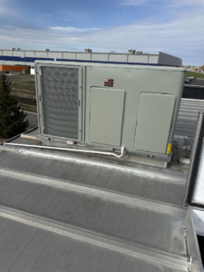 A large commercial rooftop HVAC unit installed by Erman Mechanical in Fort Wayne, IN