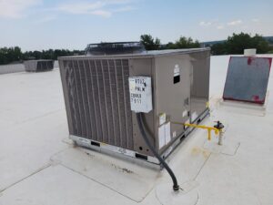 A large commercial rooftop HVAC unit installed by Kraemer Mechanical in Broomfield, CO.