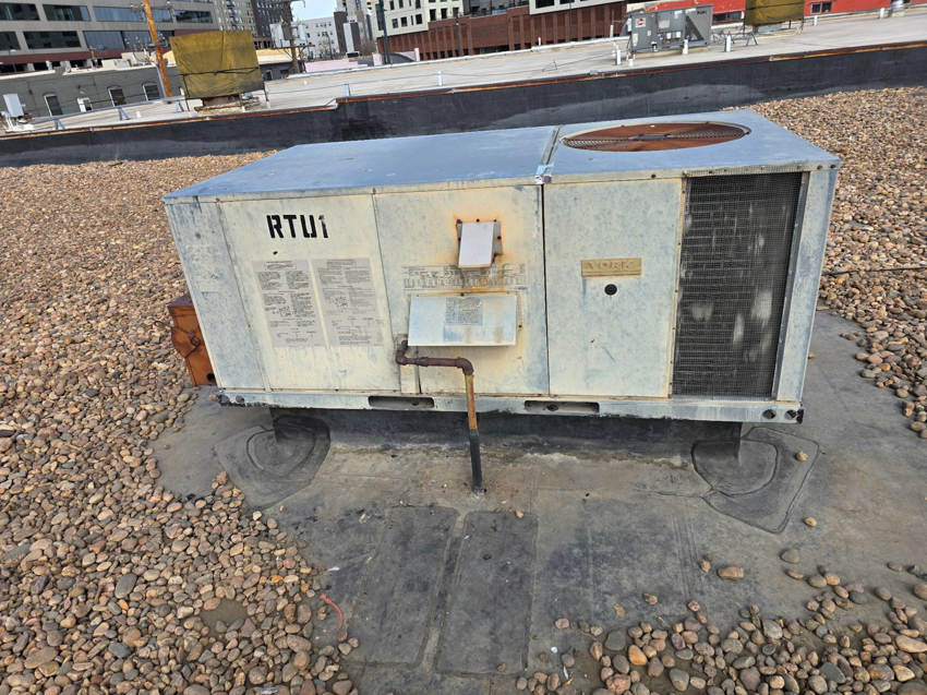 A commercial rooftop HVAC unit installed by Proctor Mechanical & Refrigeration in West Des Moines, IA.