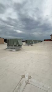 Multiple commercial rooftop HVAC units on a building serviced by Bree HVAC Contractor in Cedar Park, TX.