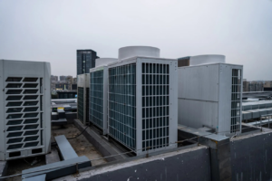 Multiple large commercial rooftop HVAC units for a building serviced by Desert Peaks in Phoenix, AZ.
